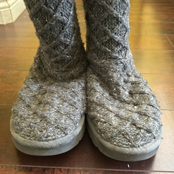 Pre-owned UGG Grey Crotchet Boots 11M - Picture 10 of 11